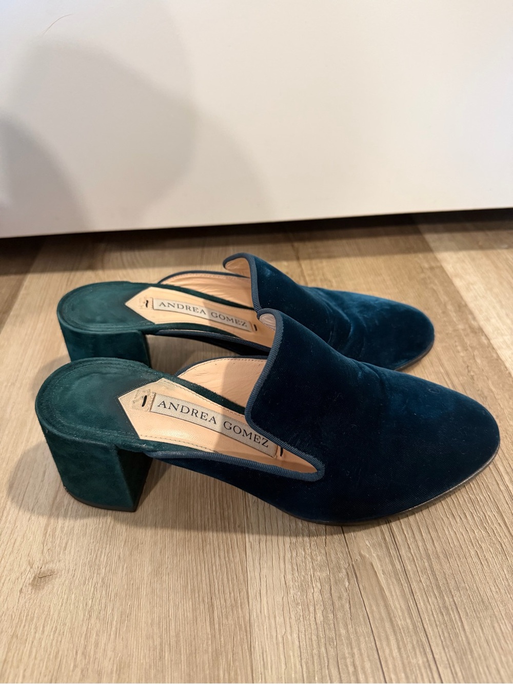 Andrea Gomez Made in Italy Velvet Block Heel Mules Women’s Size 37/6.5